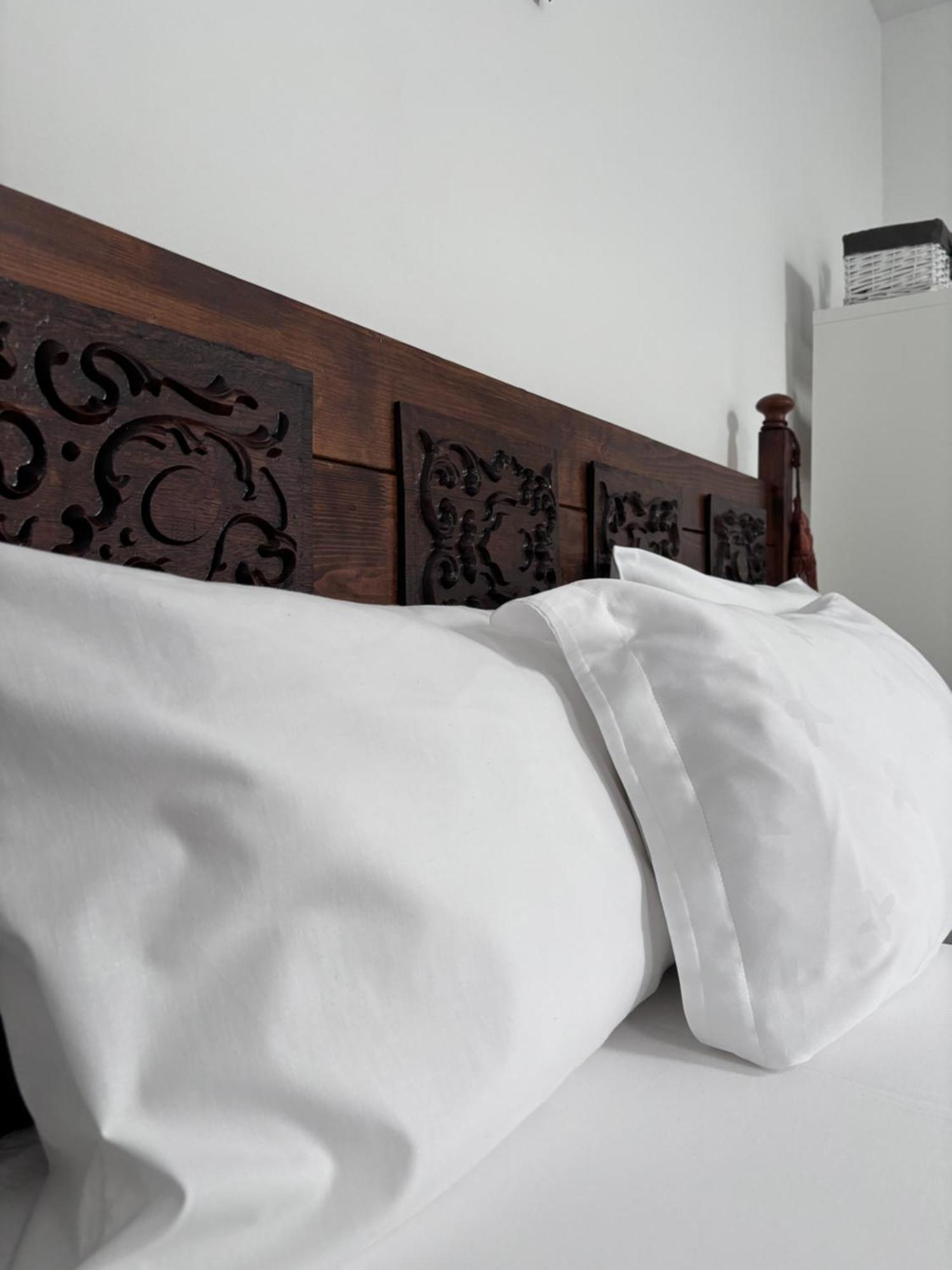 Casa Trandafirilor Hotell Tulcea Exteriör bild