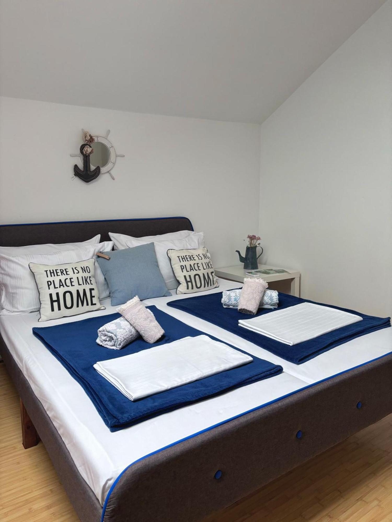 Casa Trandafirilor Hotell Tulcea Exteriör bild