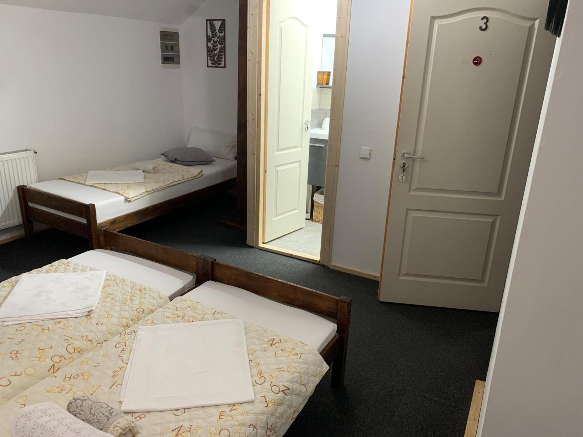Casa Trandafirilor Hotell Tulcea Exteriör bild