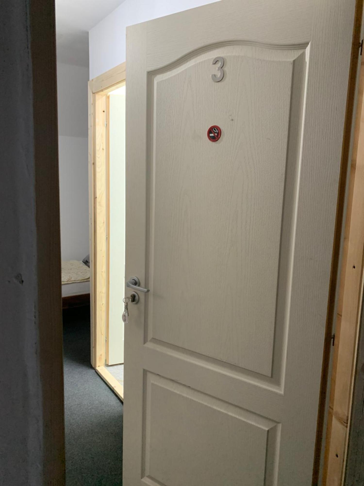 Casa Trandafirilor Hotell Tulcea Exteriör bild