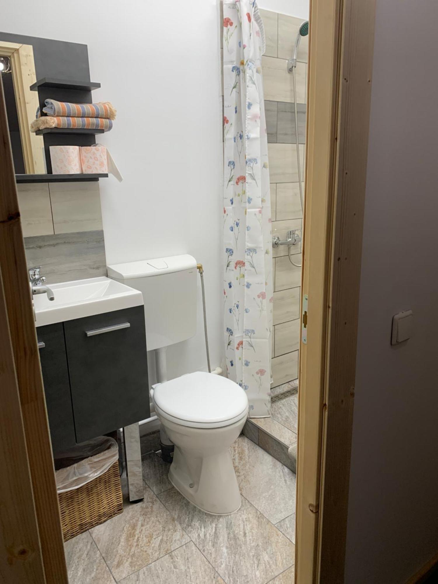 Casa Trandafirilor Hotell Tulcea Exteriör bild